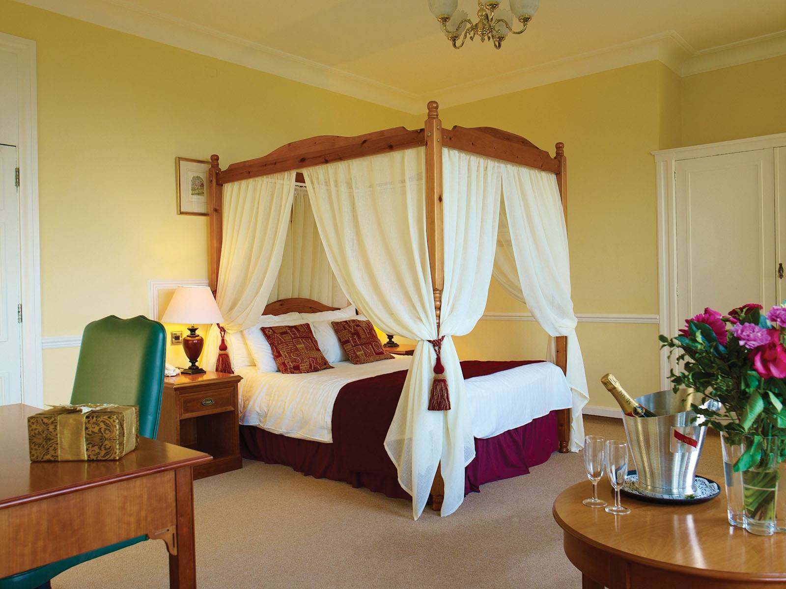 England Castle Vacations - Tregenna Castle Bedroom