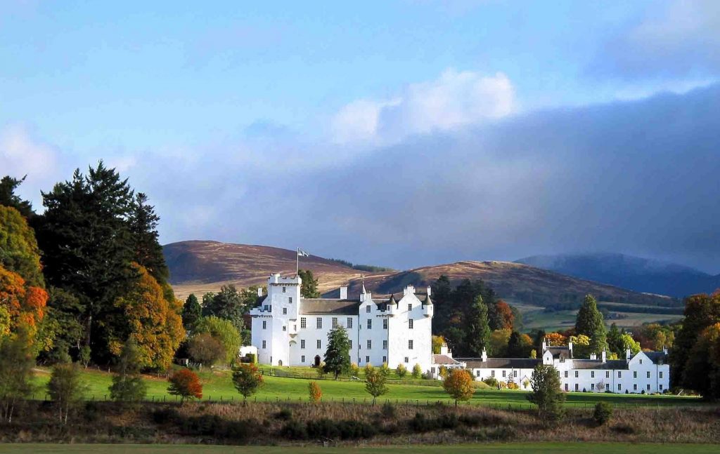 Scotland Chauffeur Driven Tours - Dalwhinnie Distillery, Scotland