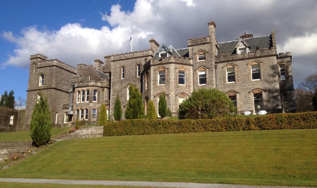 Escorted Scotland Castle Tour - Inverlochy Castle, Scotland